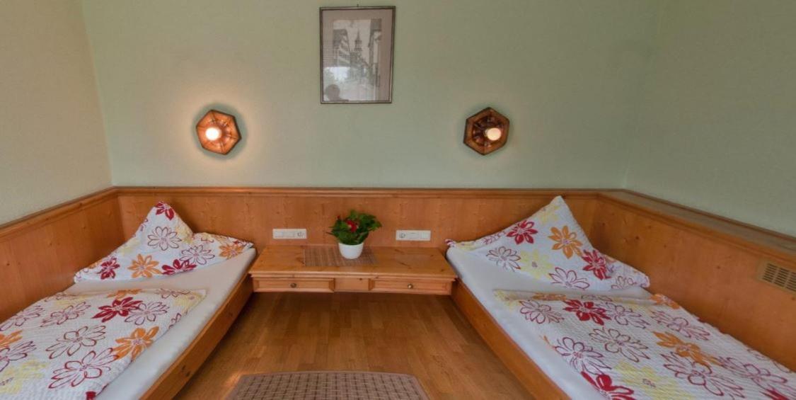 Kreuz! Einfach. Guenstig. Schlafen. Bed & Breakfast Ulm Exterior photo