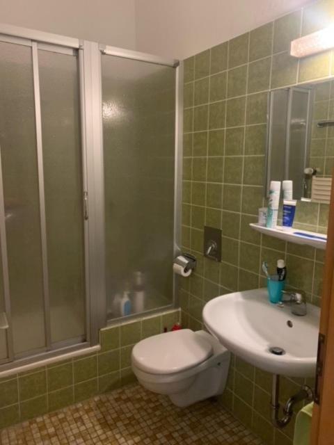 Kreuz! Einfach. Guenstig. Schlafen. Bed & Breakfast Ulm Exterior photo