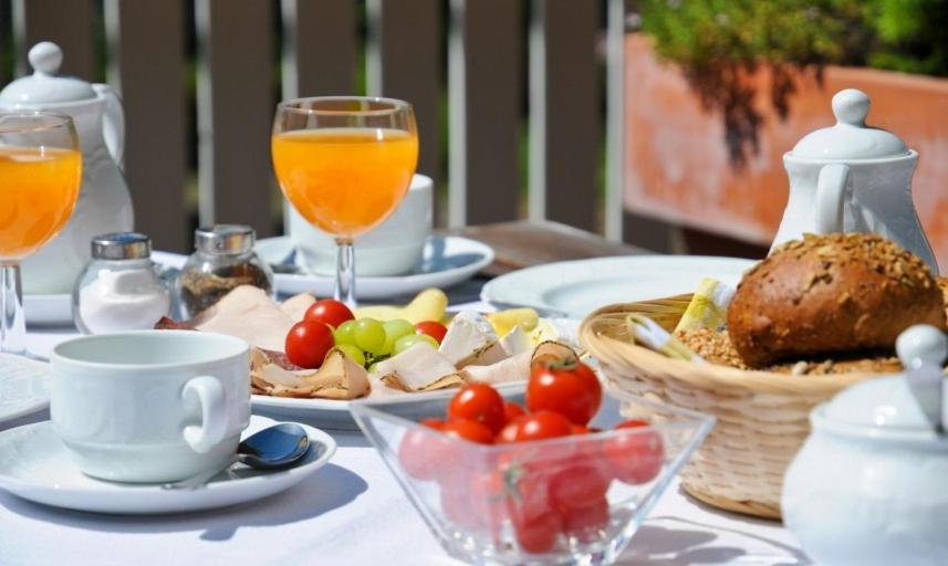Kreuz! Einfach. Guenstig. Schlafen. Bed & Breakfast Ulm Exterior photo