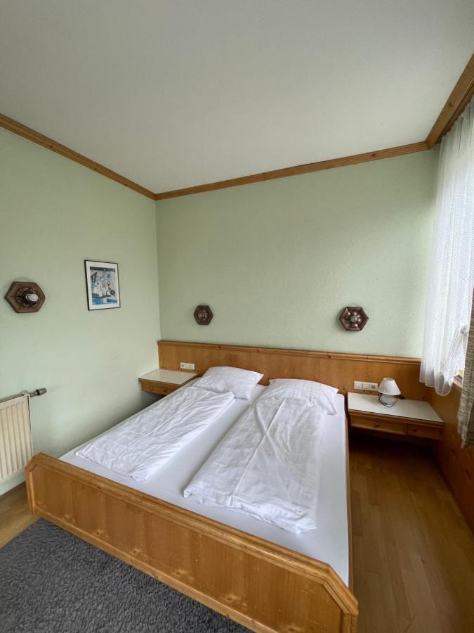 Kreuz! Einfach. Guenstig. Schlafen. Bed & Breakfast Ulm Exterior photo